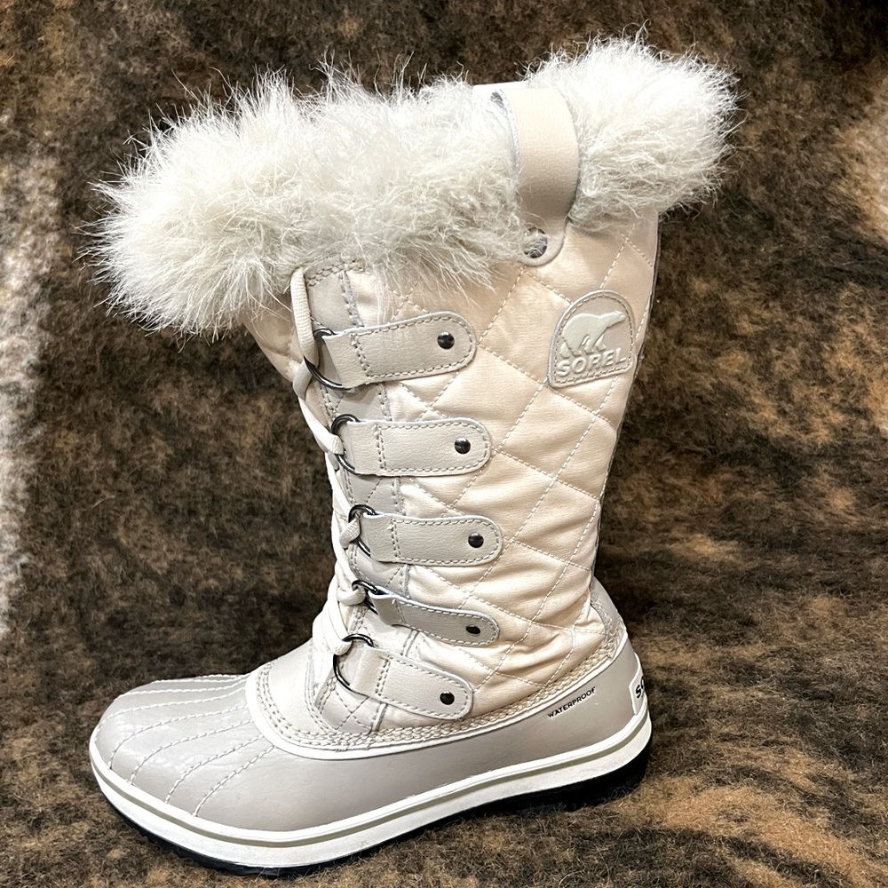 Sorel White Tofino Waterproof Insulated Boot with Faux Fur Cuff Size 6 1/2